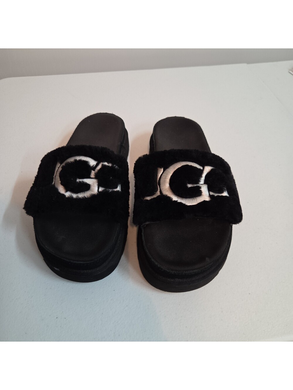 UGG Laton Women's Size 9 Fur Slide Sandal Black White 1111236